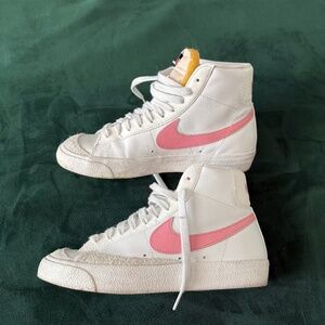 NIKE blazer mid 77